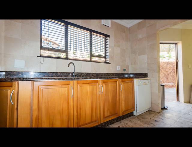 4 BEDROOM HOUSE FOR SALE IN BLUFF